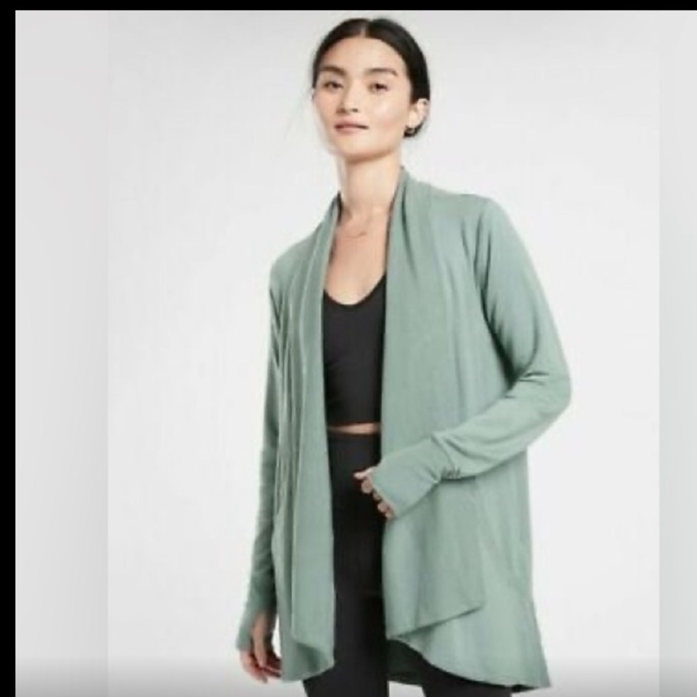 Athleta Pranayama Wrap Size medium Sage